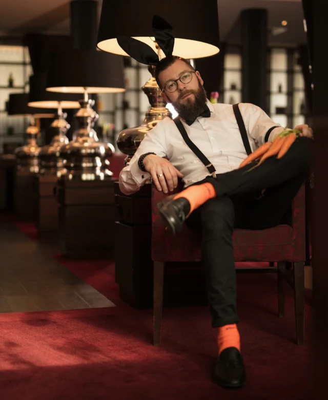Frohe Ostern, Ihr Lieben! 🫶 

Osterhase: @martin_seiffert 
Foto: Yvonne Bösel @studio23y @studio23.de_public
Location: Restaurant WEINROT 

#froheostern #happyeaster #osterhase #ostern #osterspecial #restaurantweinrot #hotelhaverkamp #martinseiffert #photoshooting #photography #studio23 #bremerhaven #theplacetobe