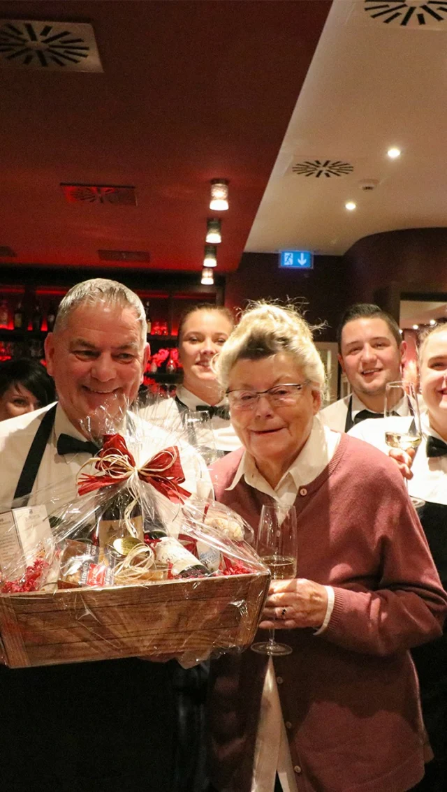 Happy 87! ❤️ 

Heute feiern wir unsere Senior-Chefin Marlis Seiffert. Sie ist der liebenswerteste Mensch, den man sich vorstellen kann. Zusammen mit ihrem Mann Manfred hat sie das Hotel Haverkamp aufgebaut und maßgeblich geprägt. Sie ist das Herz und die Seele unserer Haverkamp-Familie. 

Wir wünschen ihr von Herzen alles Gute zum Geburtstag! 

#geburtstag #hotelhaverkamp #hotelhaverkampteam #haverkampfamilie #bremerhaven #geschichte #tradition #herzblut #herzlichegastfreundschaft #austradition #theplacetobe