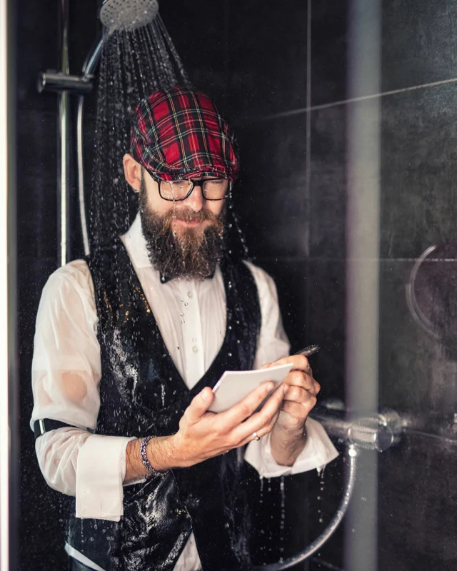 Die besten Ideen für unser Hotel? 
Die hat unser Chef an den ungewöhnlichsten Orten. 
 
Foto: Yvonne Bösel @studio23y @studio23.de_public 
Model: @martin_seiffert 
Location: Penthouse I HAVERKAMP SUITES

#ideen #inspiration #hotelhaverkamp #martinseiffert #bremerhaven #portrait #portraitphotography #restaurantweinrot #herzlichegastfreundschaft #bosslife #chefsache #hotel #restaurant #theplacetobe