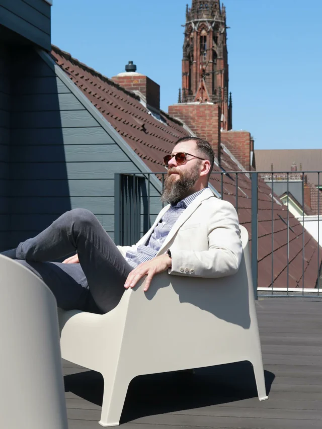 „Nichts bringt uns auf unserem Weg besser voran als eine Pause.“

Elizabeth Barrett Browning
 
Model: @martin_seiffert 
Location: Penthouse I Dachterrasse
Foto: @eminaseiffert 

#pause #takeabreak #hotelhaverkamp #bremerhaven #hotel #restaurant #penthouse #rooftop #dachterrasse #boss #bossfluencer #martinseiffert #viersternesuperior #herzlichegastfreundschaft #theplacetorelax #theplacetobe