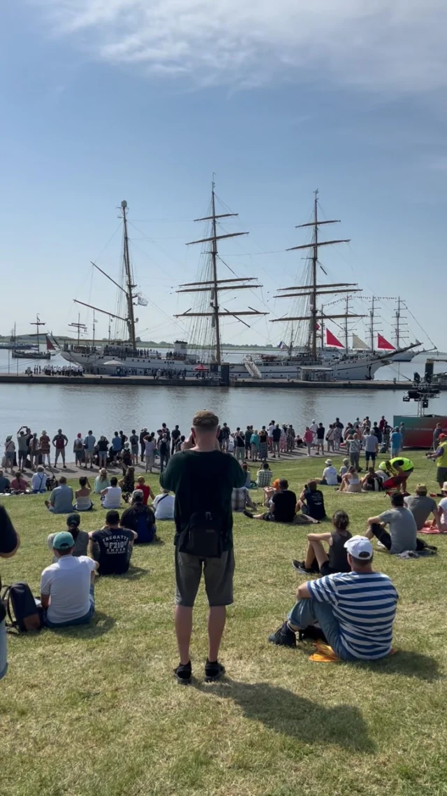 Wir wünschen Euch eine schöne SAIL! 

Bundespräsident Frank-Walter Steinmeier hat die Festtage heute offiziell eröffnet. Habt viel Freude und genießt die SAIL Bremerhaven! 

#sail #sailbremerhaven #hotelhaverkamp #martinseiffert #hotel #bremerhaven #segelsetzen #willkommen #herzlichwillkommen #herzlichegastfreundschaft #bremerhavenerleben
