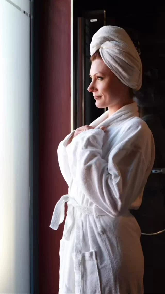 What happens in the bathroom … 

Fotos verschiedener Künstler 🫶: 
Model Sarah fotografiert von @eminaseiffert 
Renan alias Hausvrau fotografiert von @eminaseiffert 
Hotelchef @martin_seiffert fotografiert von @studio23y @studio23.de_public 
Braut @paula.svrs im Kleid von @marryme_bymirja make-up von @julia_morasch_brautstylistin und Schmuck von @madamefeli_accessories fotografiert von@innagrebe_wedding @innagrebe.fotografie 
Tänzerin unter der Dusche fotografiert von  @tuyu.photography 
Milchbad-Shooting mit @marapeyer und @eefjevandenbergen fotografiert von @lime_art_photo 

#hotelhaverkamp #bathroom #bathroomshooting #bremerhaven #photography #hotel #whathappens #bathroomsstories #badezimmer #peoplephotography #portrait #portraitphotography #private #privatespace #herzlichegastfreundschaft #warmhospitality #theplacetobe